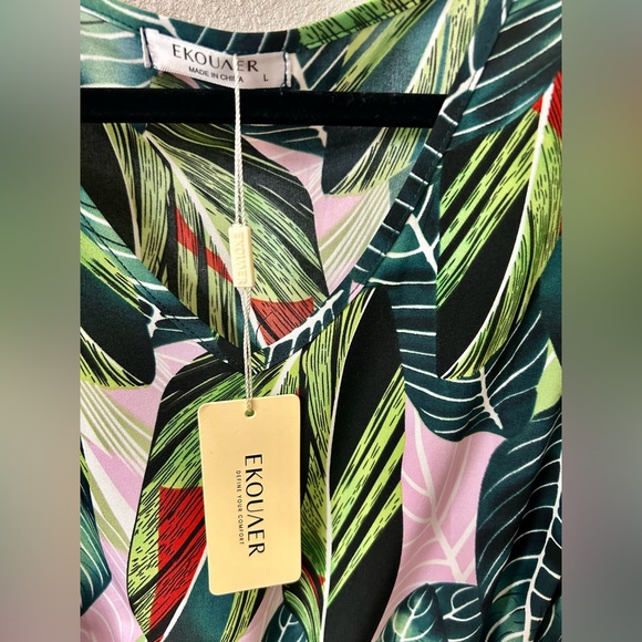 Women's Island Flower Cover Up and Bech Dress - Picture 4 of 6